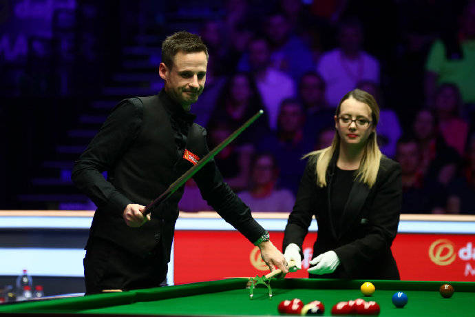 何面对和超 何面对和超